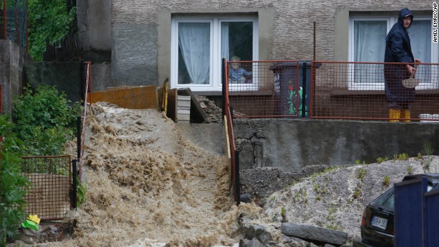 140516212551-09-balkans-flooding-horizontal-gallery.jpg