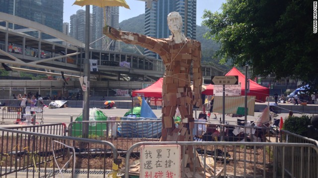 141006114404-hong-kong-umbrella-man-horizontal-gallery.jpeg
