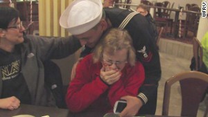 141222112428-dnt-wi-sailor-surprises-mom-2-story-body.jpg