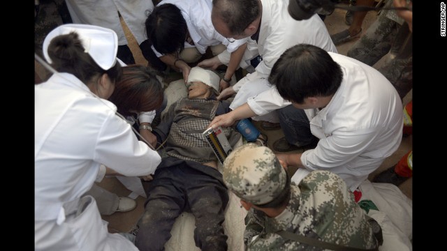 140806093503-02-china-quake-0806-story-top.jpg