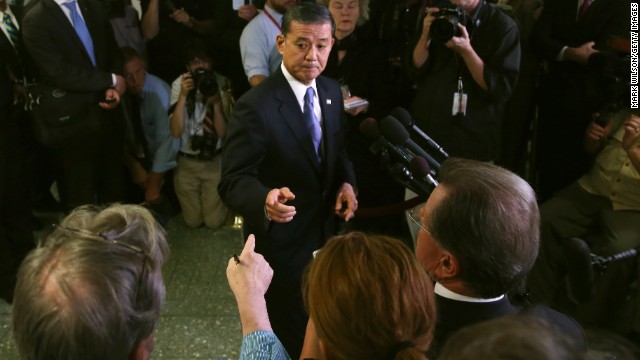 140523132727-shinseki-media-scrum-gi-story-top.jpg