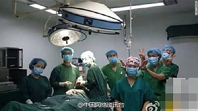 141223162740-doctor-selfie-2-story-top.jpg