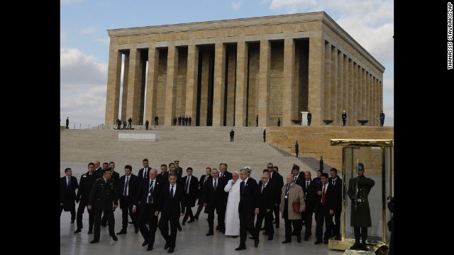 141128083436-04-turkey-pope-1128-horizontal-gallery.jpg