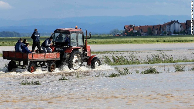 140517201941-01-balkan-floods-0517-horizontal-gallery.jpg