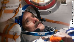 140107140100-hadfield-look-up-story-body.jpg