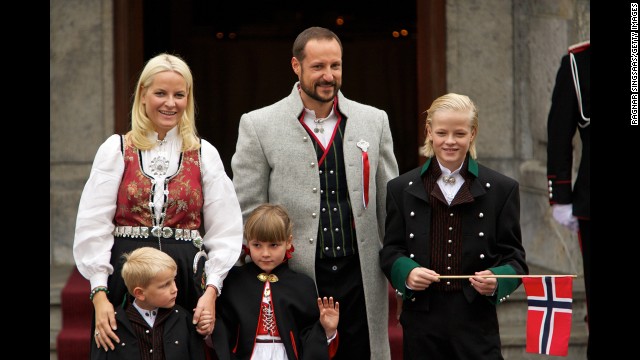141218210502-18-world-monarchies-horizontal-gallery.jpg