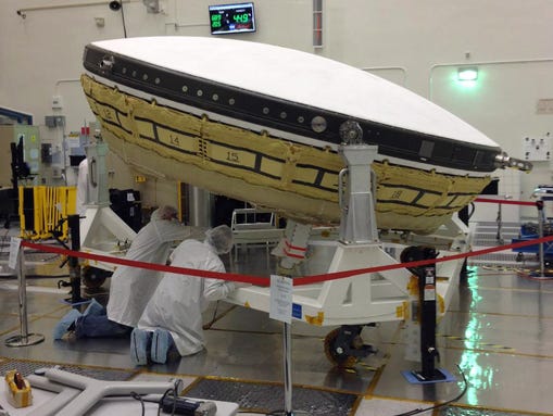 1400257078000-mars-exploration-techology-low-density-supersonic-decelerator-in-cleanroom-jpl-br2.jpg