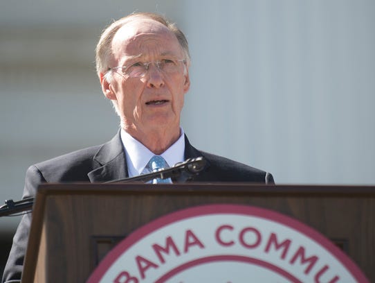 635954648618139004-alabama-governor-impeachment-040516-2.jpg