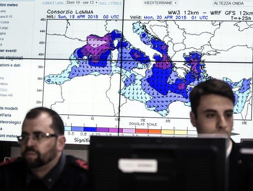635650278577141722-EPA-ITALY-MIGRANTS-SHIP-CAPSIZES.jpg