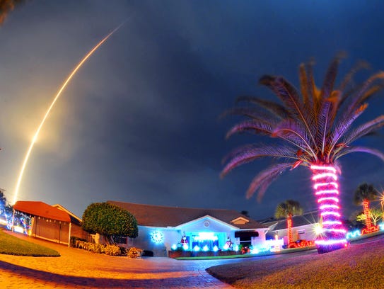 635913269980934996-AP-APTOPIX-SPACEX-LAUNCH-78435032.JPG