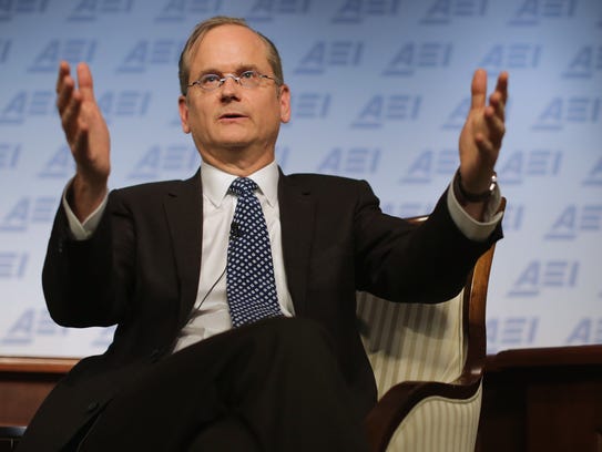 635964219456341522-LESSIG.JPG