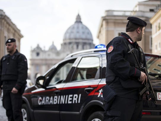 635843266421595073-EPA-ITALY-PARIS-ATTACKS-SECURITY-MEASURES.jpg